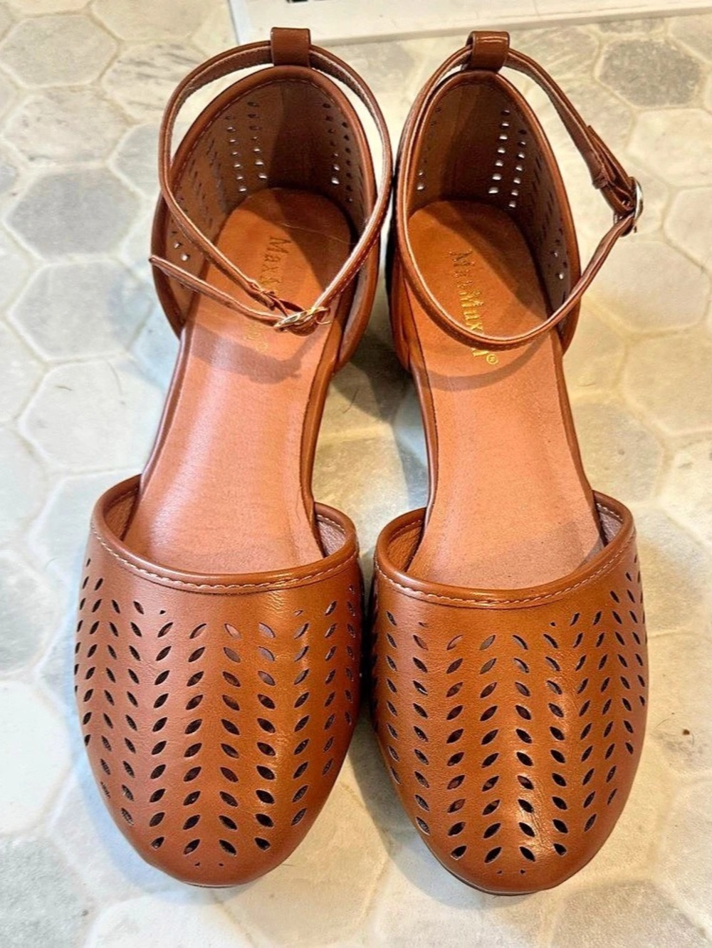 Maxx New York Women's Perforated Sandals Brown Size 6